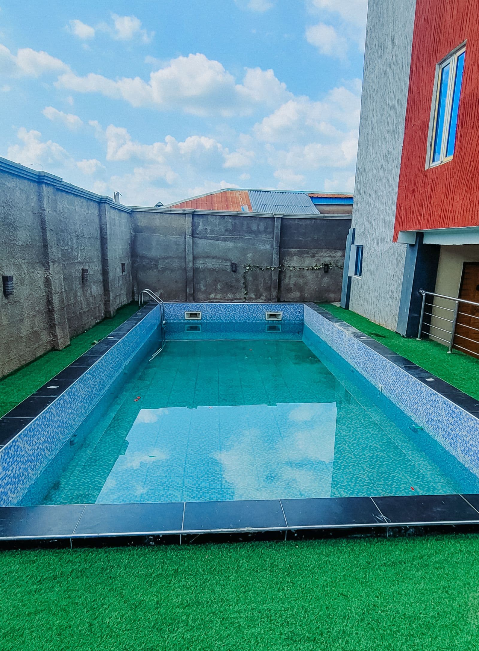 Lounge & Bar